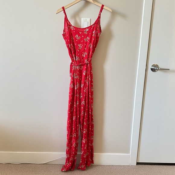 NWT HUNNI’S Red Floral Tie Waist Jumpsuit - Picture 6 of 6